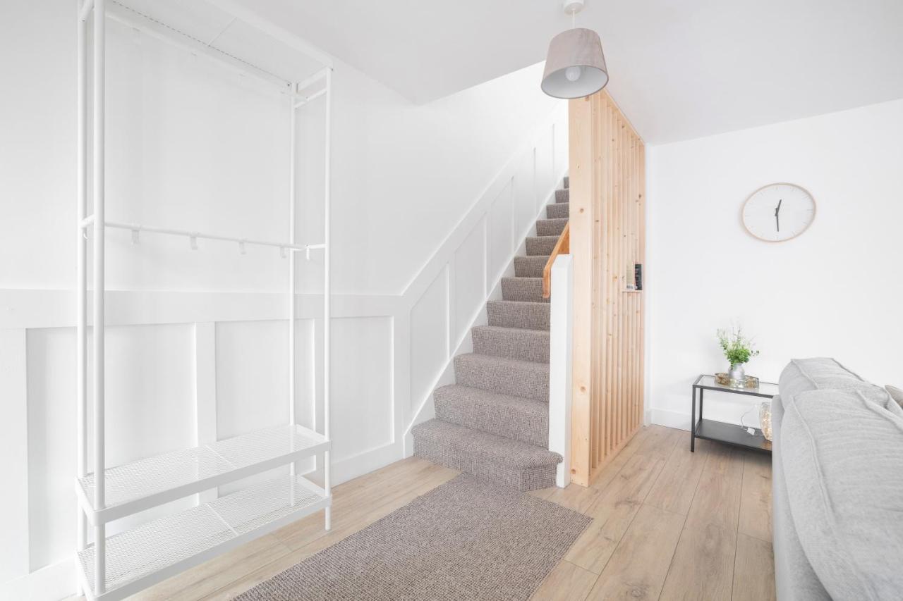 Elegant Home Mod Kitchen, Fast Wi-Fi, Free Parking 캐릭퍼거스 외부 사진